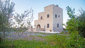 House, 2 Bedrooms, Smoking, Terrace | Garden view