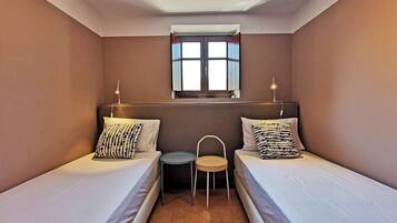 House, 2 Bedrooms, Smoking, Terrace | 2 bedrooms, free cots/infant beds, bed sheets