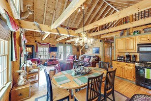Interior - Game Room, Deck! Cozy Ski Cabin Near Sugarloaf (Stratton)