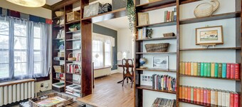 Historic Home Overlooking Central Riverside Park!