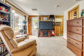Apartment (0 Bedroom) | Interior - Hike & Explore Western Mass: Peaceful Studio (Palmer)