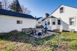 House (2 Bedrooms) | Interior - Updated & Charming! Waterloo Home w/ Patio (Waterloo)