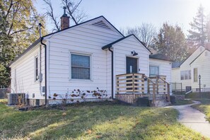 Interior - Updated & Charming! Waterloo Home w/ Patio (Waterloo)