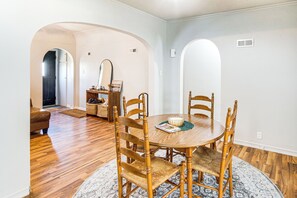 Interior - Updated & Charming! Waterloo Home w/ Patio (Waterloo)
