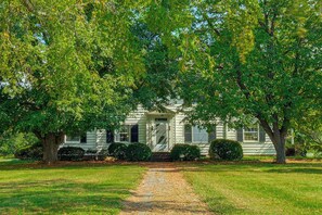 House (2 Bedrooms) | Interior - Walk to Dtwn Warsaw: Family Home w/ Deck! (Warsaw)