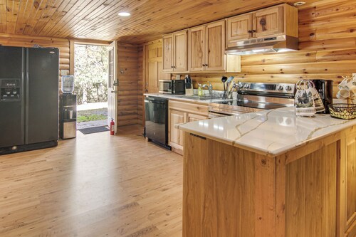 Hike, Golf & Explore: Pet-friendly Apt in Etowah