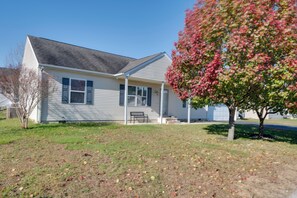 House (3 Bedrooms) | Interior - Walk to Dtwn Milton: Spacious Family Home w/ Yard (Milton)