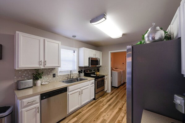 House (3 Bedrooms) | Interior