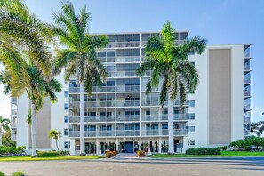Apartment (0 Bedroom) | Interior - Oceanfront Studio w/ Gulf & Sunset Views From Bed! (Naples)