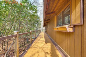 Interior - Blue Ridge Mtns Hiker's Haven w/ On-site Trails (Brevard)