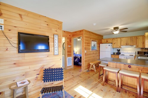 < 1/2 Mi to Damascus Town Park: Cozy Cabin w/ Deck
