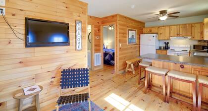 < 1/2 Mi to Damascus Town Park: Cozy Cabin w/ Deck