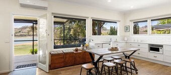 Gafia: 3  BR, 3  BA Cottage in Bonnie Doon, Sleeps 10