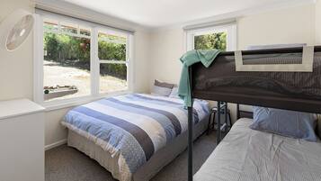 3 bedrooms, WiFi, bed sheets