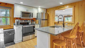 House (2 Bedrooms) | Interior