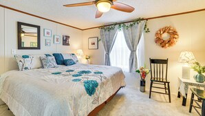 Unclassified image, 2 of 25, button - Walk to Houghton Lake! Family Retreat w/ Patio (Houghton Lake Heights)