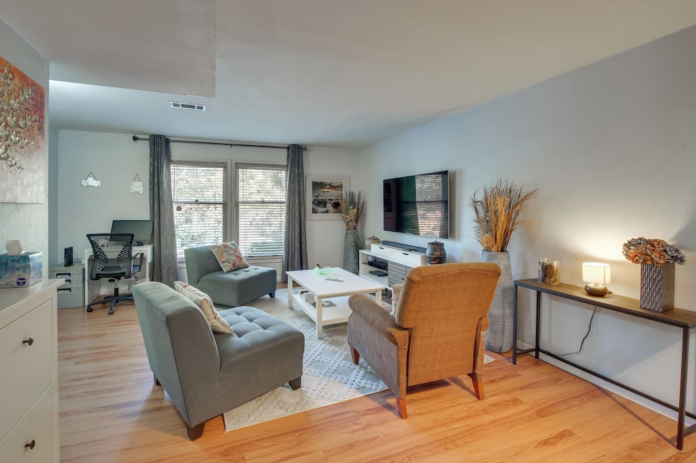 Dog Friendly! Hot Springs Condo w/ Private Balcony - Perry County, AR