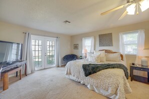 House (4 Bedrooms) | Interior - Family Retreat on Cedar Creek Lake! Dock & Views (Trinidad)