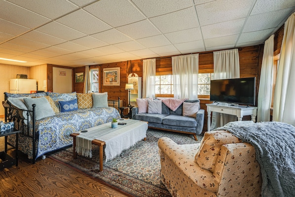 Apartment (0 Bedroom) | Interior