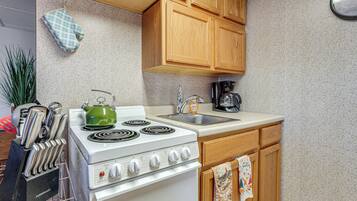 Apartment (0 Bedroom) | Interior