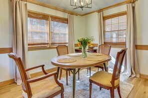 Interior - River, Trails & Wine! Group Retreat Near Mt Airy (Ararat)