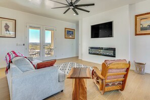 House (3 Bedrooms) | Front of property