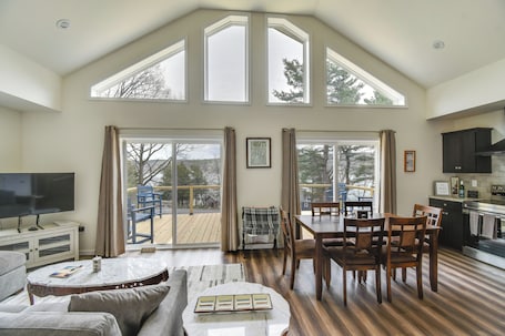 Beautiful Sunrise Views! Quiet Keuka Lake Escape