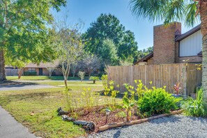 Apartment (2 Bedrooms) | Interior - Golf, Shop & Relax: Pensacola Condo 12 Mi to Beach (Pensacola)