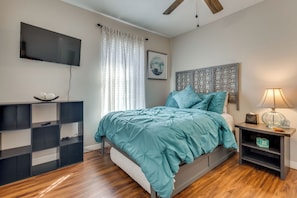 Interior - Golf, Shop & Relax: Pensacola Condo 12 Mi to Beach (Pensacola)