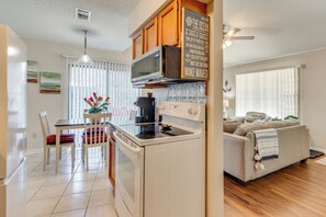 Apartment (2 Bedrooms) | Interior - Golf, Shop & Relax: Pensacola Condo 12 Mi to Beach (Pensacola)