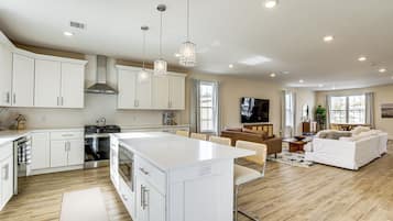 House (4 Bedrooms) | Interior