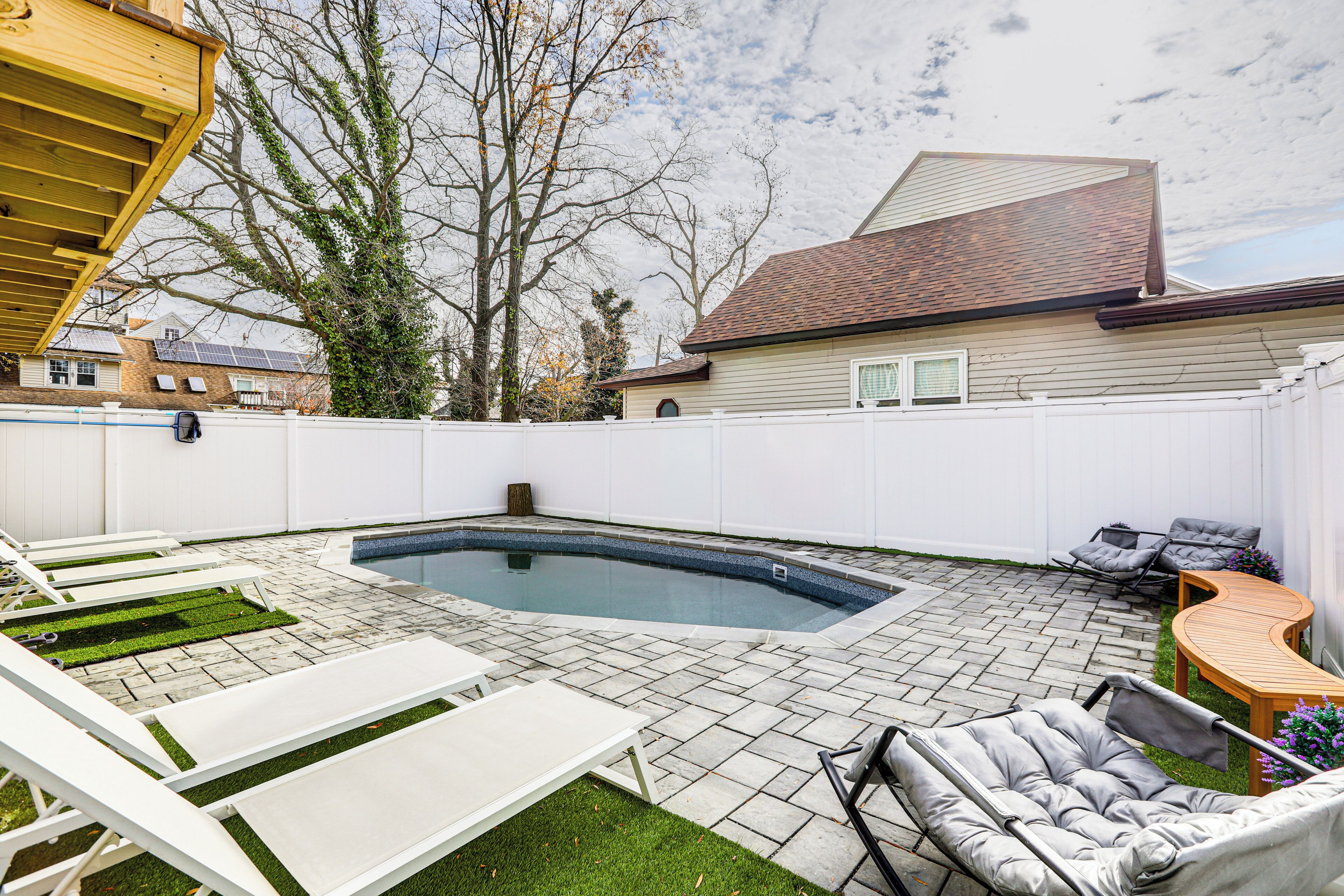 House (4 Bedrooms) | Front of property