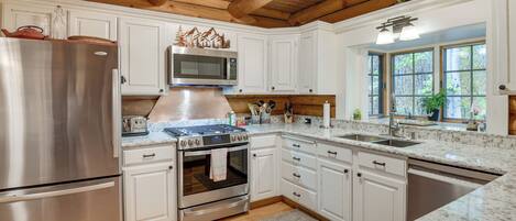 House (3 Bedrooms) | Interior