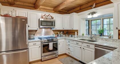 Along Big Wood River: Hailey Family Cabin w/ Yard