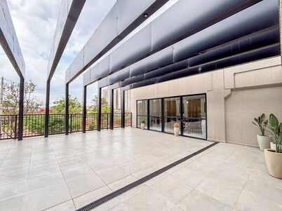 NEW CENTRAL APARTMENT WITH ELEVATOR, 10 MINUTES FROM VIRACOPOS AIRPORT