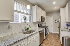 Interior - 1 Mi to Delmar Loop! University City Bungalow (St. Louis)