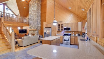 House (5 Bedrooms) | Interior