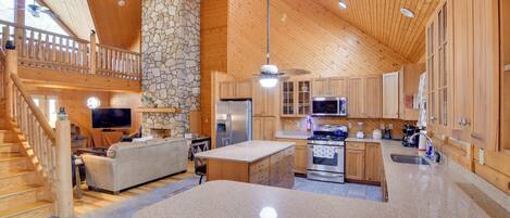 House (5 Bedrooms) | Interior