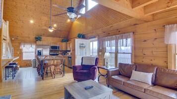 House (5 Bedrooms) | Interior