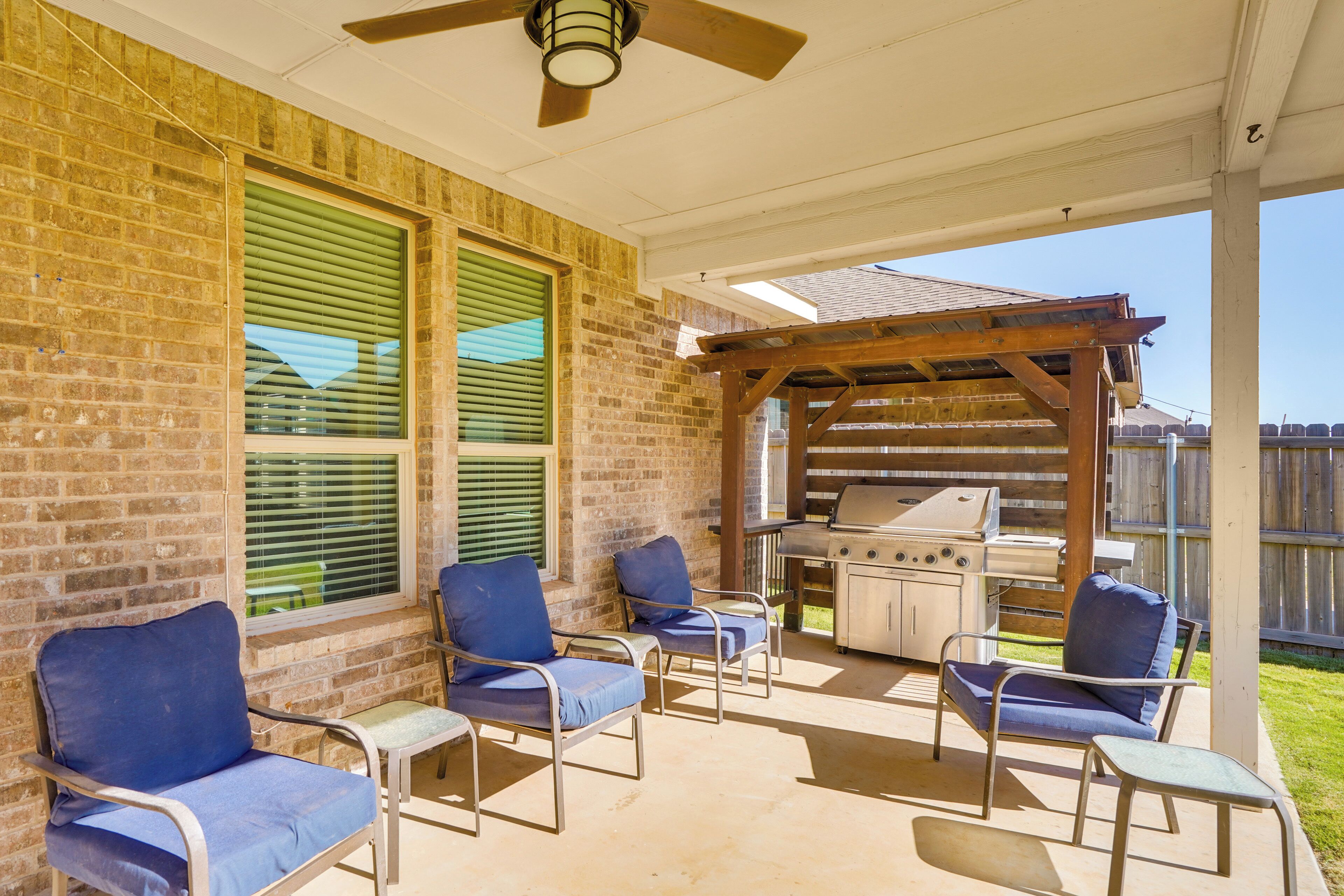 House (6 Bedrooms) | Interior