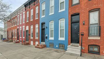 Apartment (3 Bedrooms) | Front of property