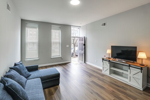 Pet-friendly 3BR Rowhouse: Walk to Patterson Park!