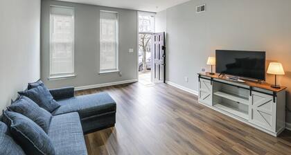 Pet-friendly 3BR Rowhouse: Walk to Patterson Park!