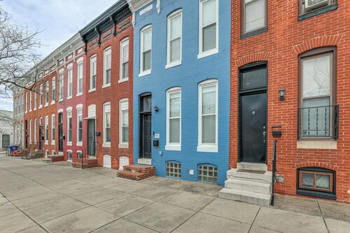 Pet-friendly 3BR Rowhouse: Walk to Patterson Park!