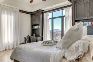 Interior - Grand 9,000-sq-ft Estate! Luxurious Socal Getaway (La Mesa)