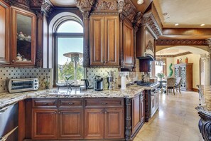 House (4 Bedrooms) | Interior - Grand 9,000-sq-ft Estate! Luxurious Socal Getaway (La Mesa)