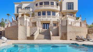 House (4 Bedrooms) | Front of property