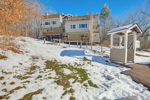 Interior - Walk to Ski Shuttle! Mountainside Resort Condo (Stowe)