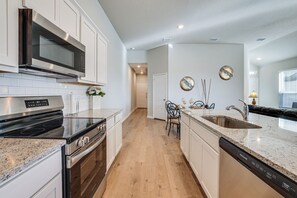 House (3 Bedrooms) | Interior