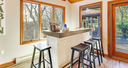 5 Mi to Jack Frost Skiing: Walkable Family Home